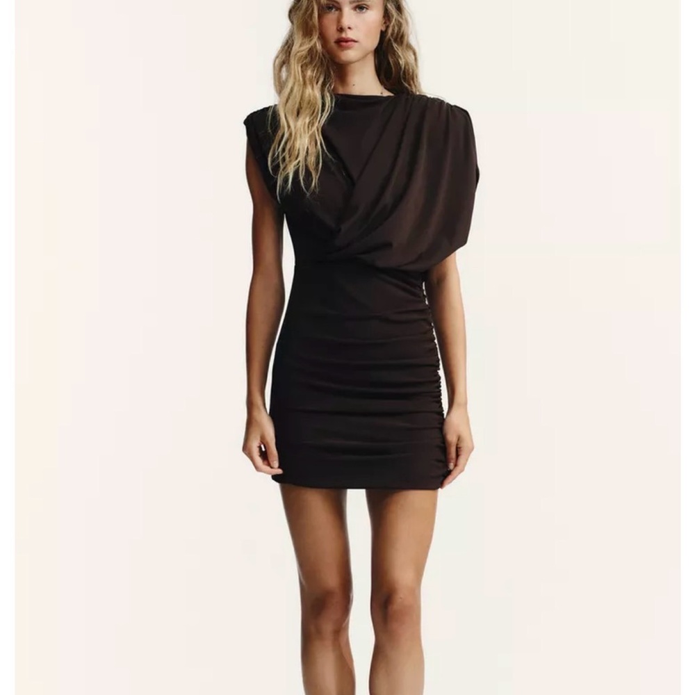 SHORT VELVET DRESS WITH SHOULDER PADS